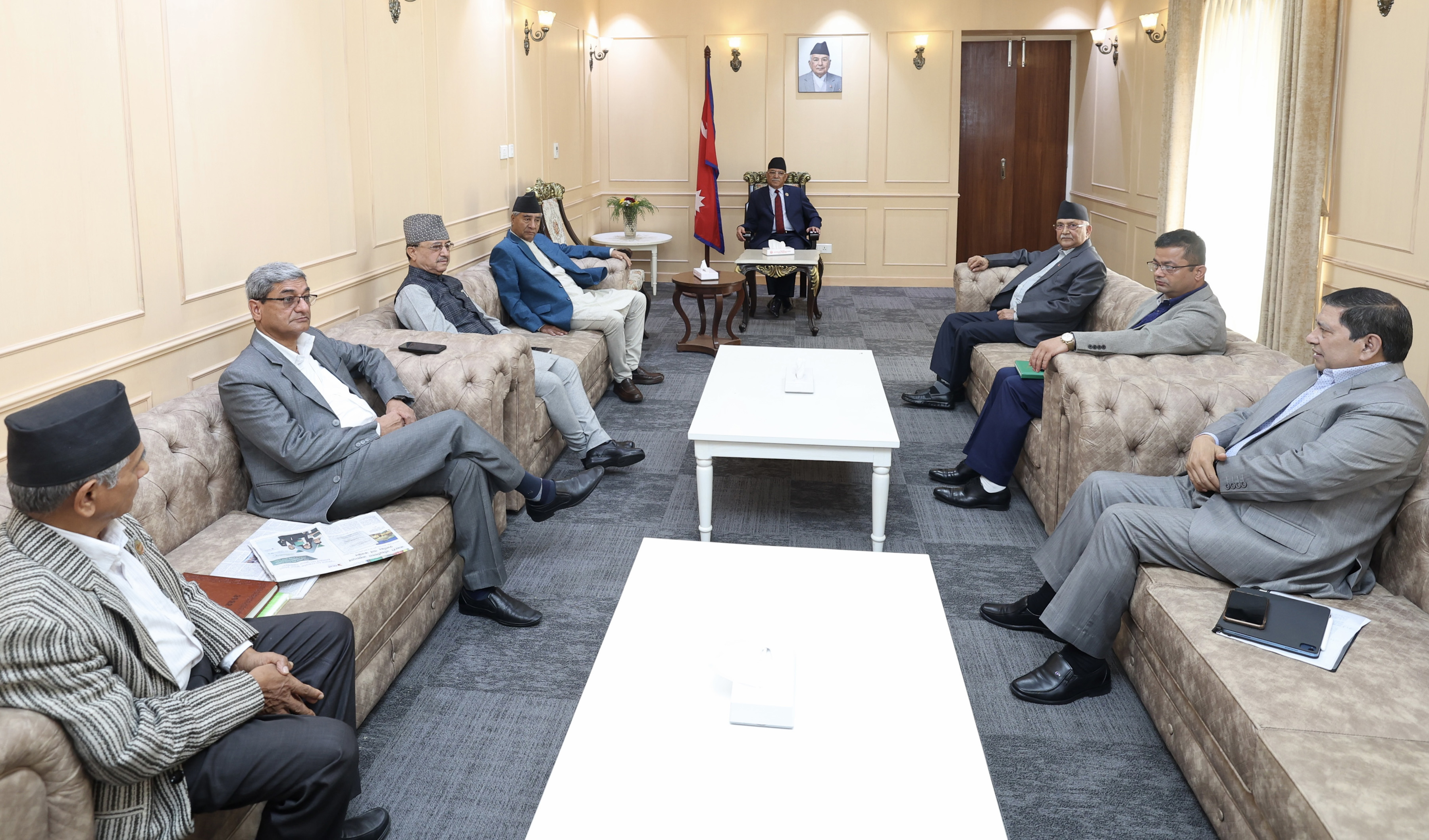 संसद् अवरोध हटाउन प्रमुख तीन दलबीच छलफल